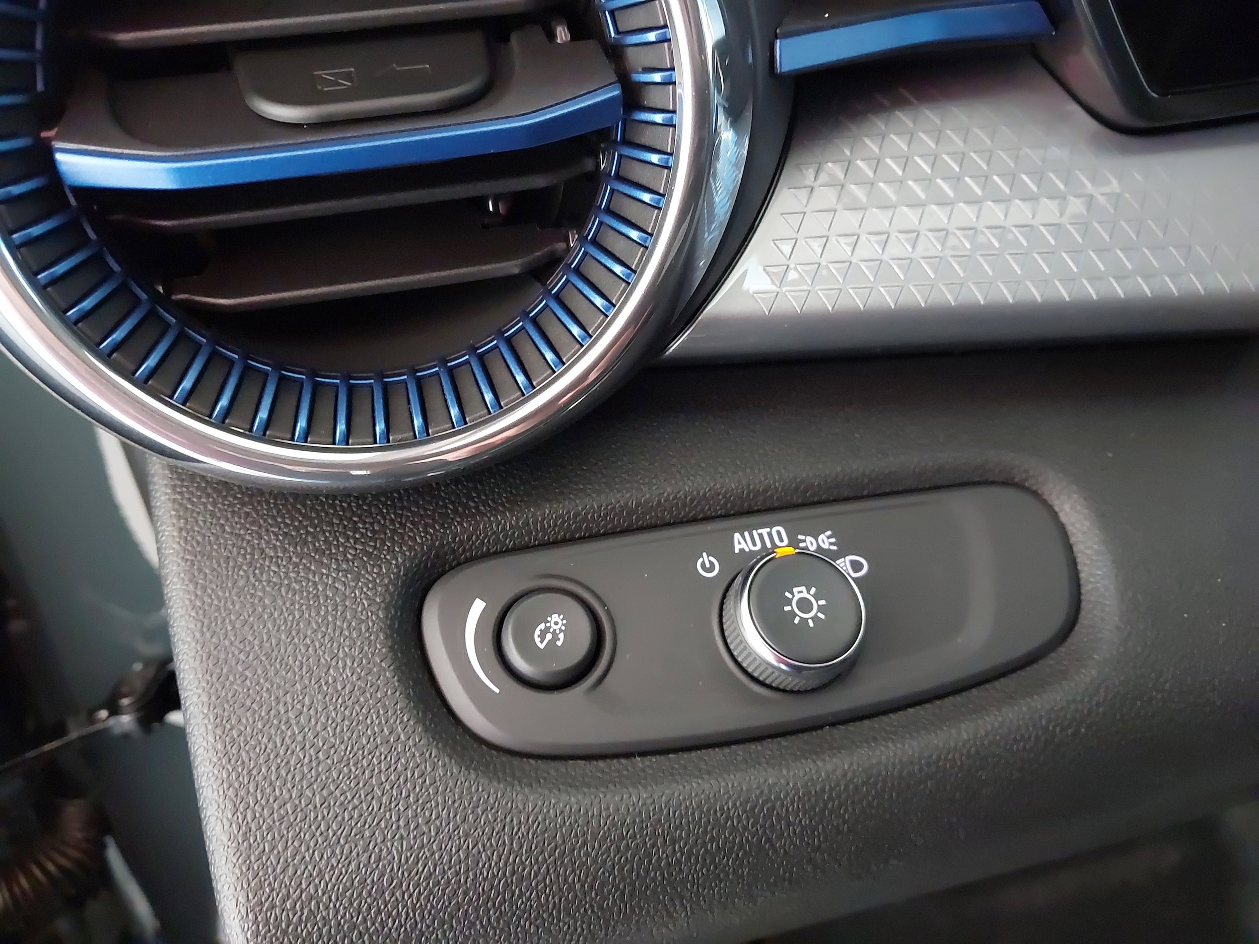 2026 Chevrolet Trax LT - Photo 23