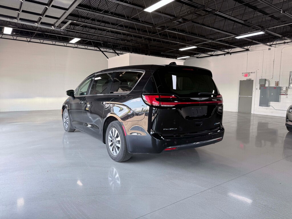 Used 2024 Chrysler Pacifica Plug-In Hybrid Select Minivan