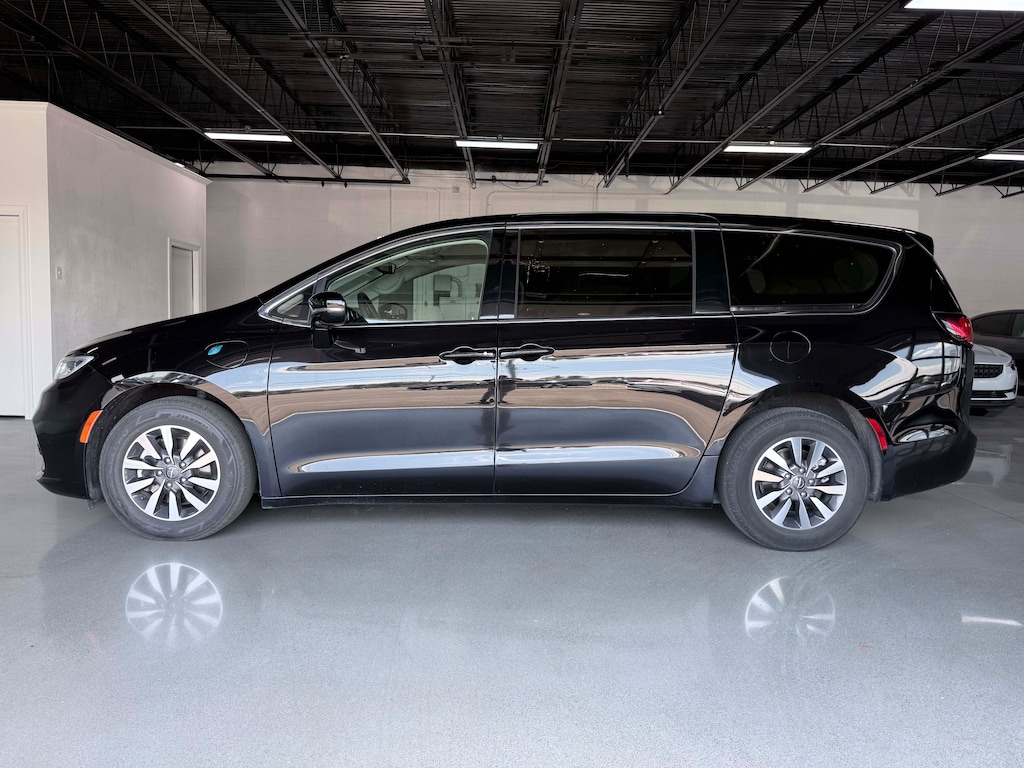 Used 2024 Chrysler Pacifica Plug-In Hybrid Select Minivan