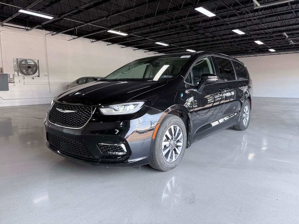 Used 2024 Chrysler Pacifica Plug-In Hybrid Select Minivan