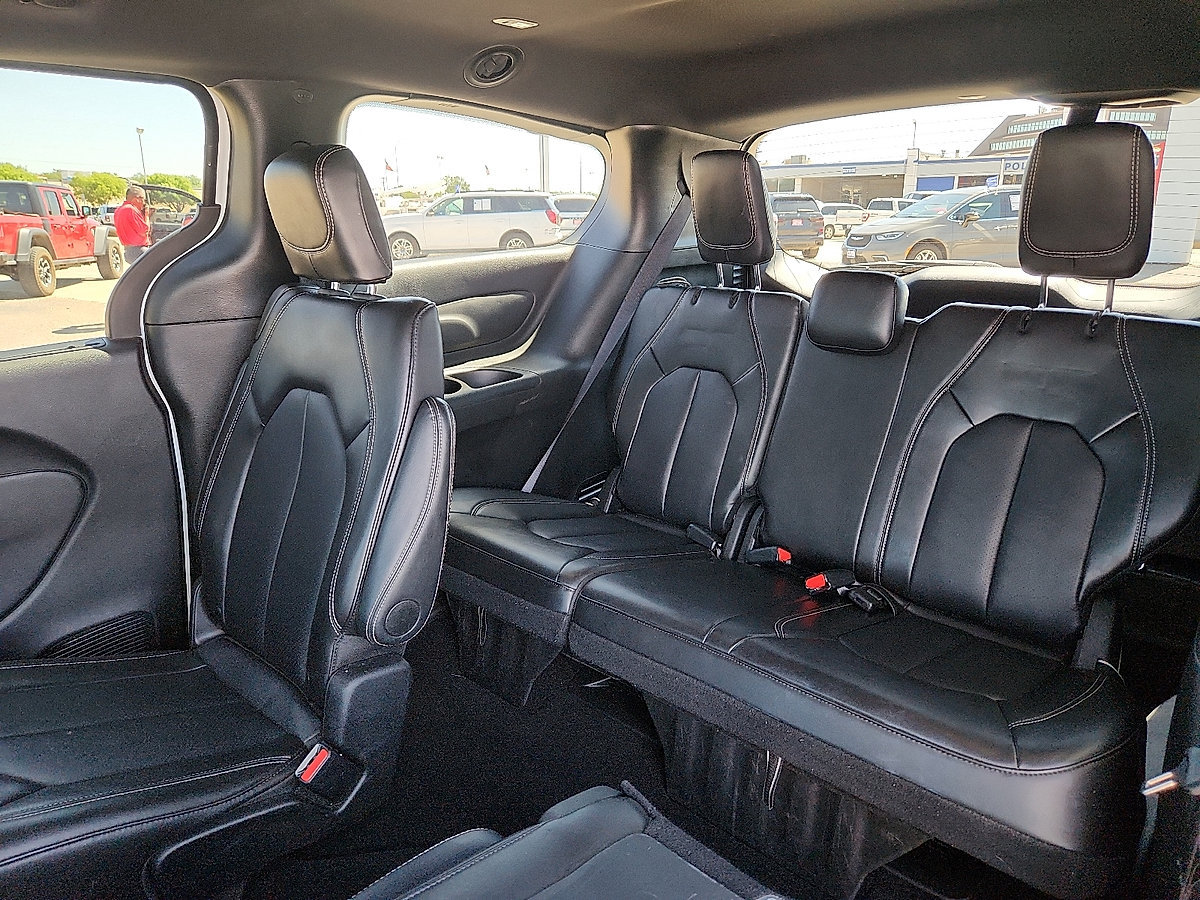 Used 2025 Chrysler Pacifica Select Van Passenger Van