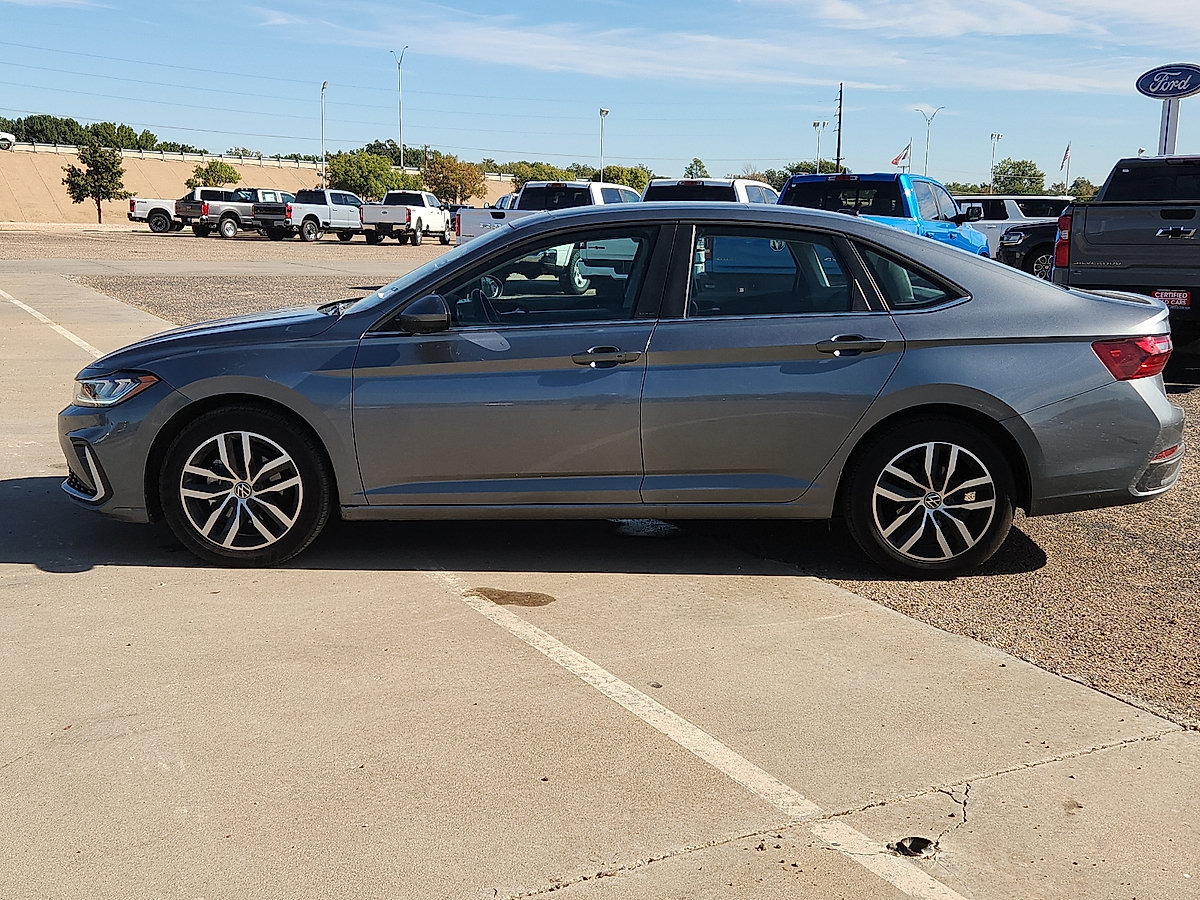 Used 2025 Volkswagen Jetta 1.5T SE Sedan