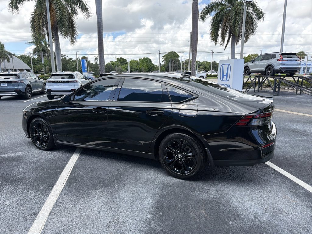 2025 Honda Accord SE - Photo 24