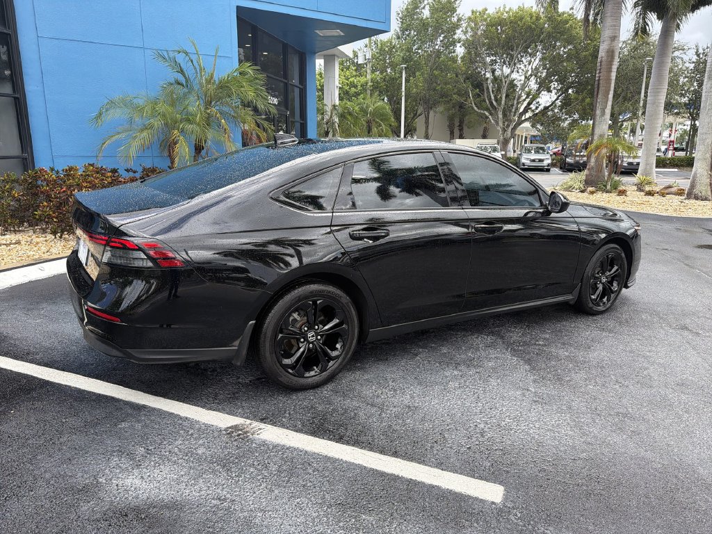 2025 Honda Accord SE - Photo 8