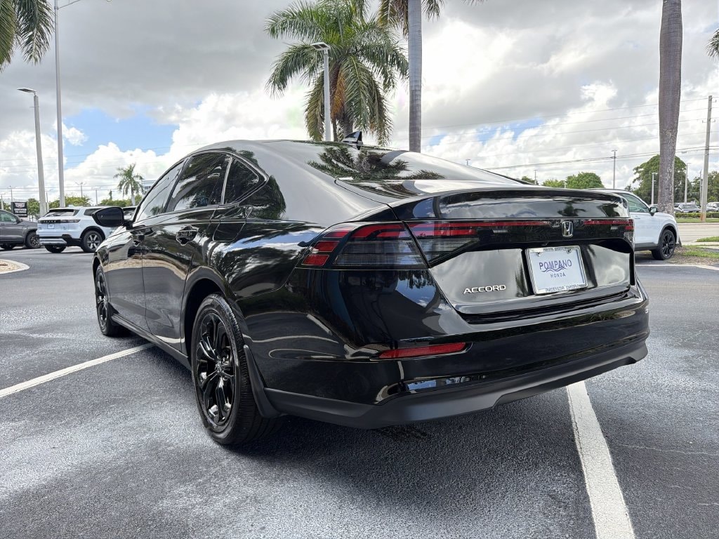 2025 Honda Accord SE - Photo 25