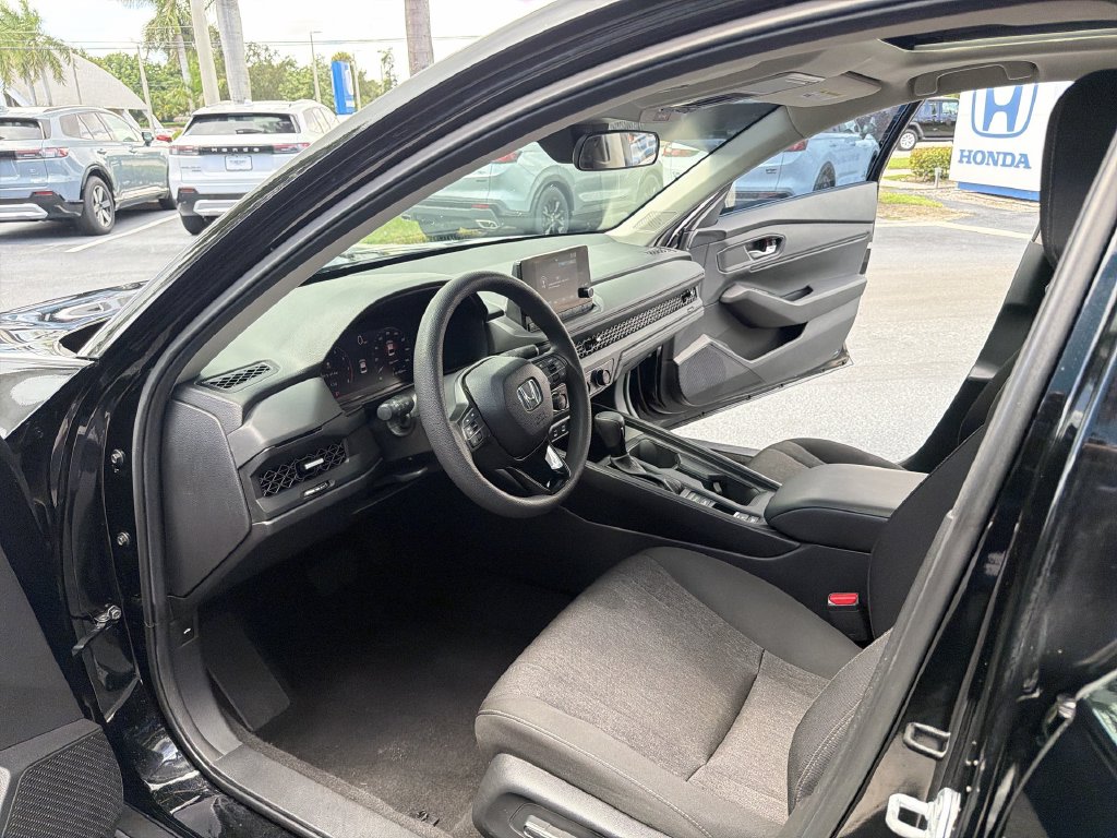 2025 Honda Accord SE - Photo 30