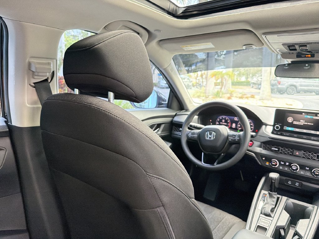 2025 Honda Accord SE - Photo 17