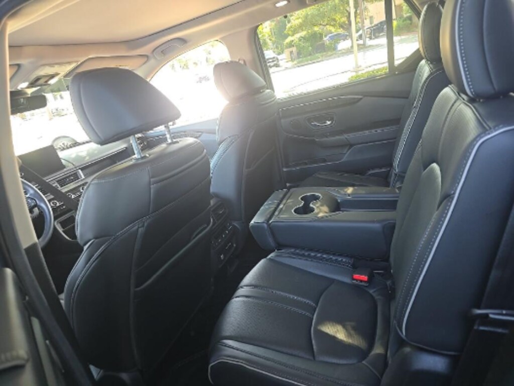 Used 2025 Honda Pilot Elite SUV
