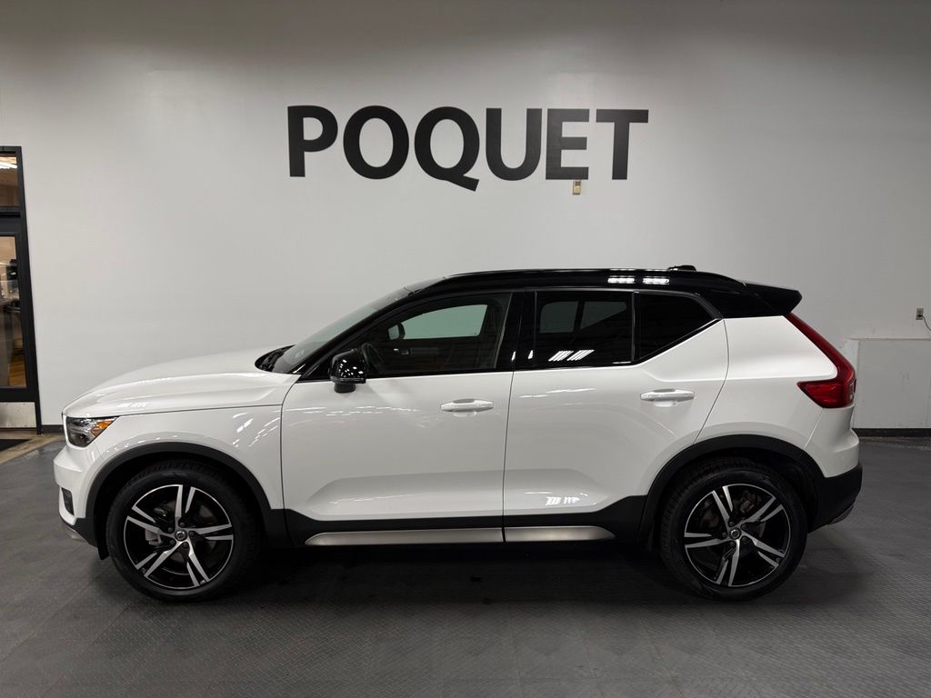 2021 Volvo XC40 R-Design