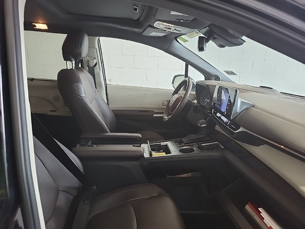 Used 2021 Toyota Sienna Platinum Minivan/Van
