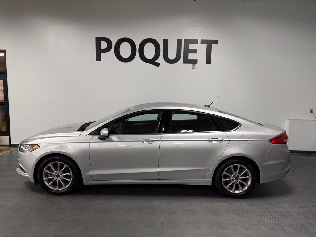Used 2017 Ford Fusion SE Sedan