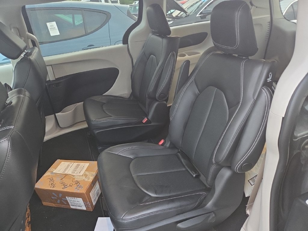 Used 2022 Chrysler Pacifica Hybrid Touring L Minivan/Van