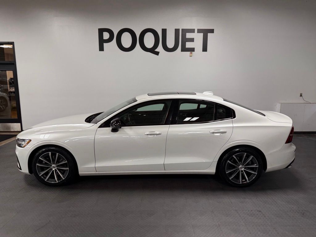 2022 Volvo S60 Momentum