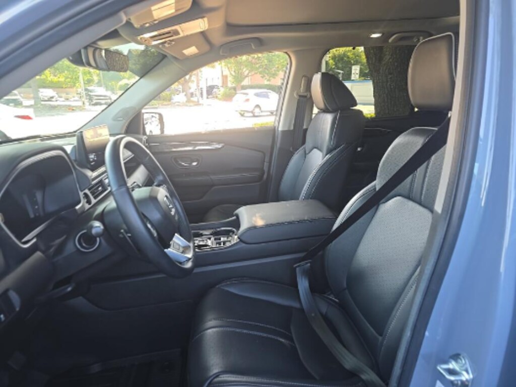 Used 2025 Honda Pilot Elite SUV