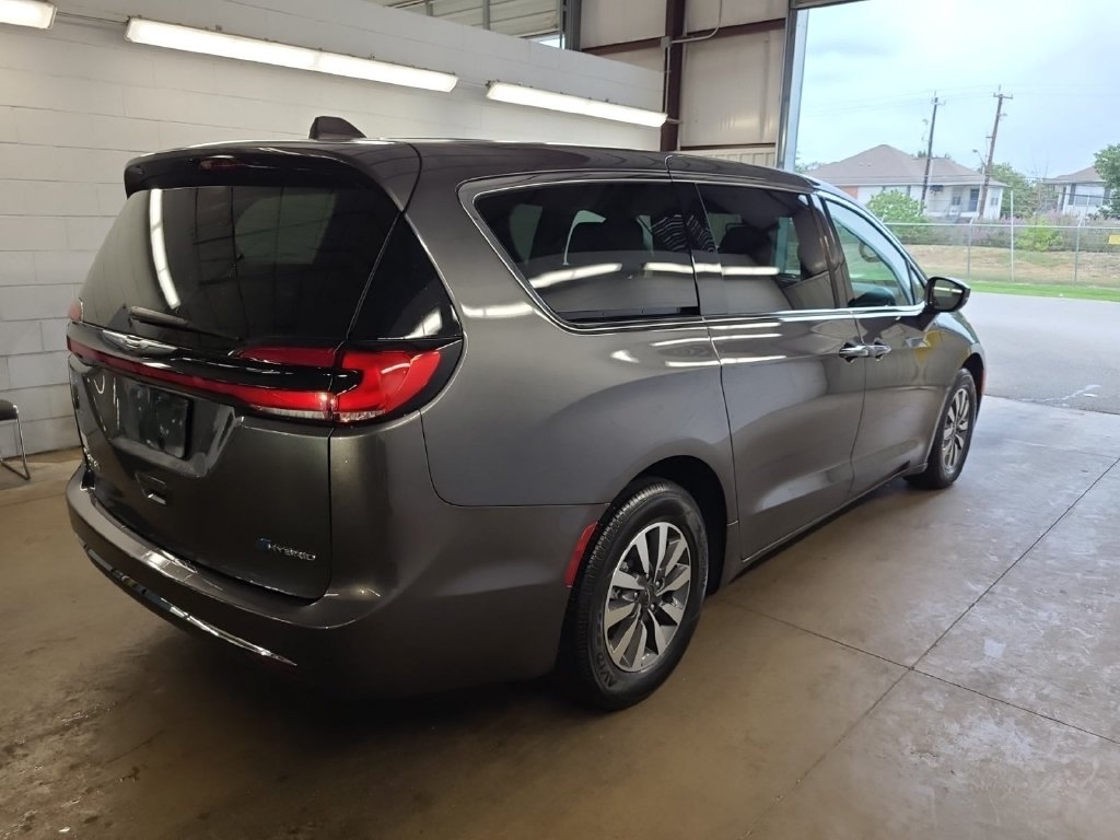 Used 2022 Chrysler Pacifica Hybrid Touring L Minivan/Van