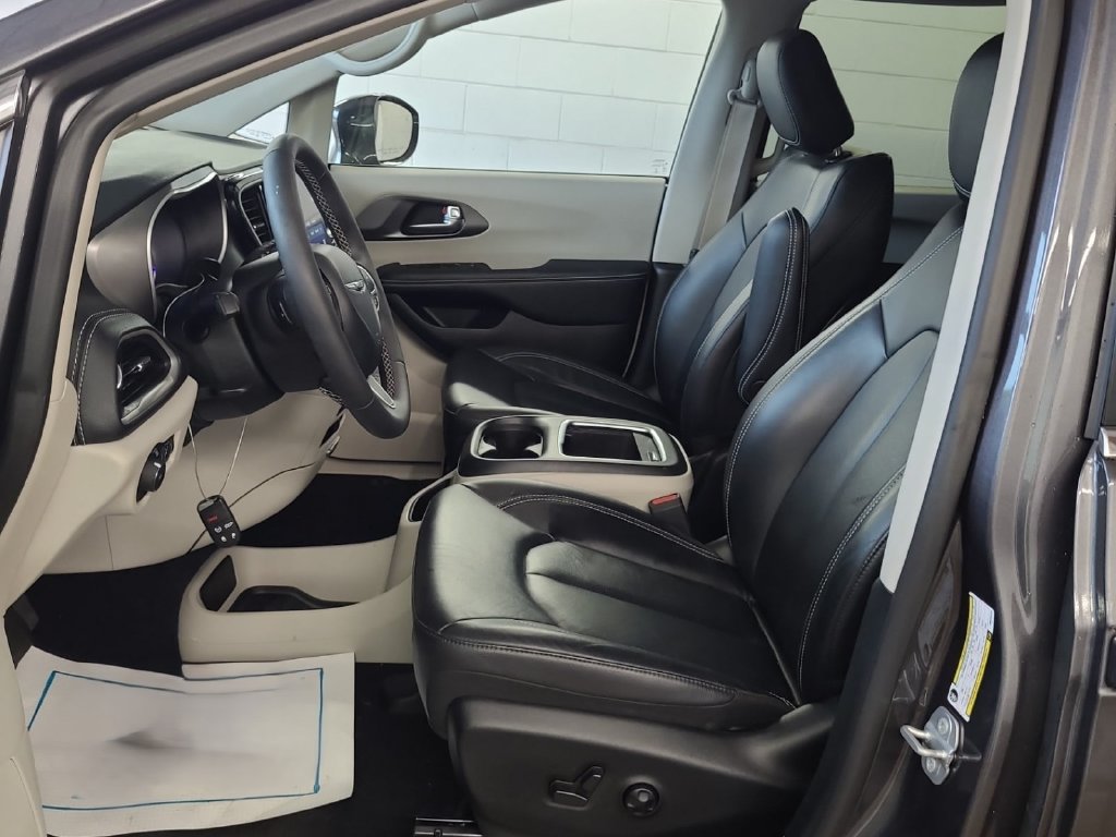 Used 2022 Chrysler Pacifica Hybrid Touring L Minivan/Van