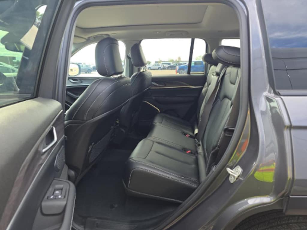 Used 2023 Jeep Grand Cherokee Limited SUV