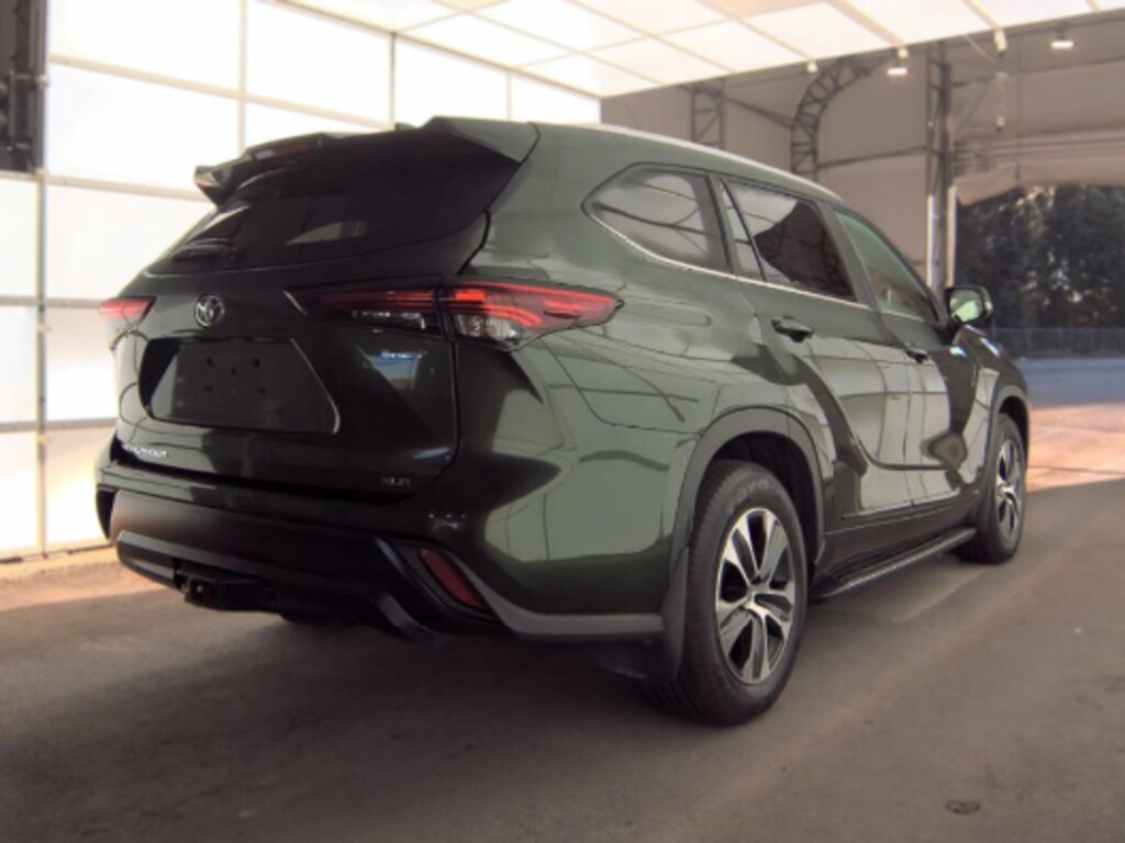Used 2025 Toyota Highlander Hybrid XLE SUV