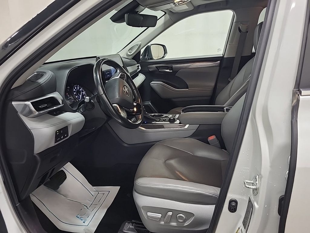 Used 2022 Toyota Highlander Platinum SUV