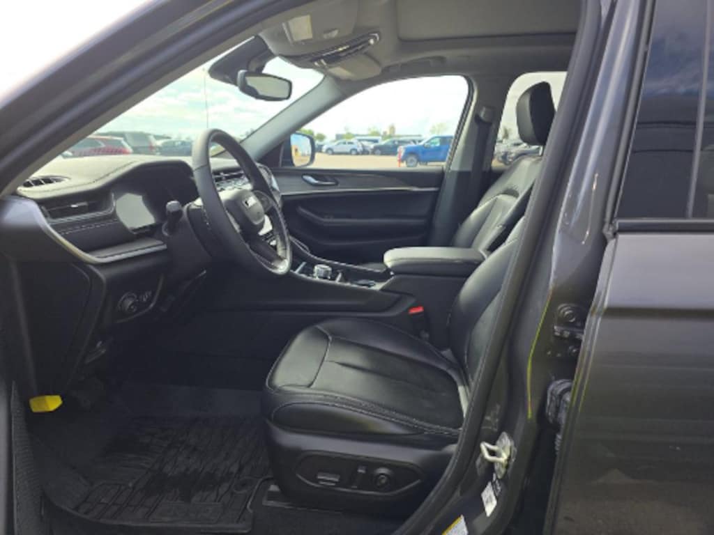 Used 2023 Jeep Grand Cherokee Limited SUV