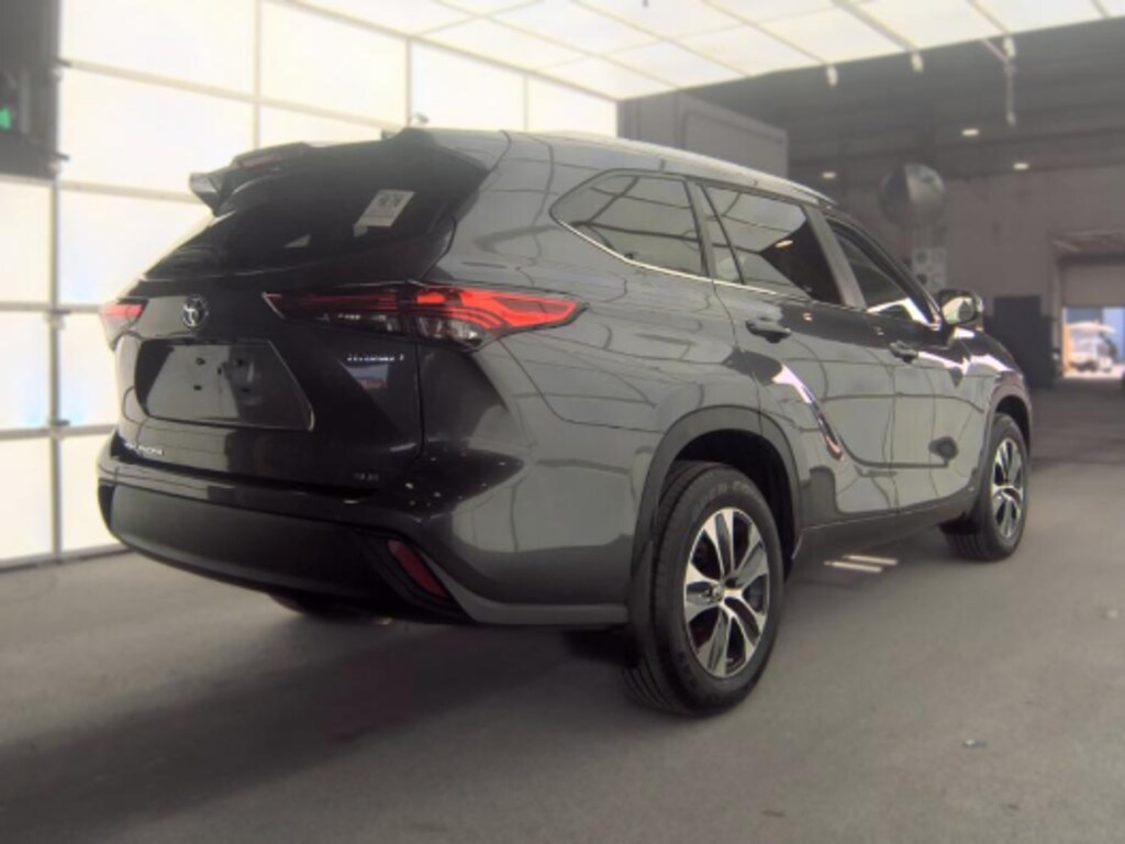 Used 2023 Toyota Highlander Hybrid XLE SUV