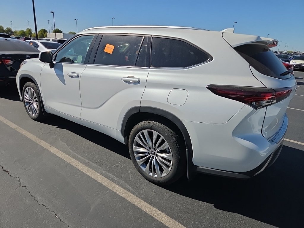 Used 2024 Toyota Highlander Platinum SUV