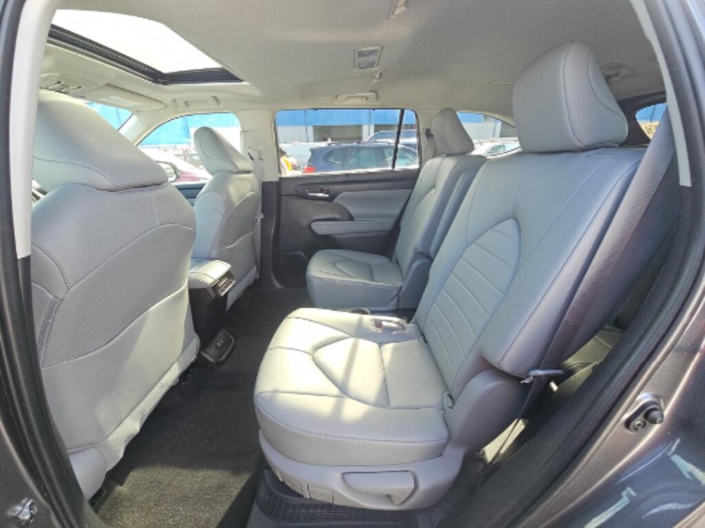 Used 2023 Toyota Highlander Hybrid XLE SUV