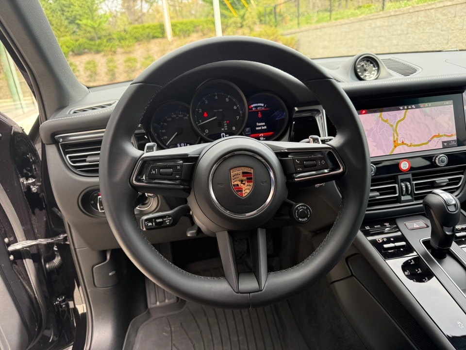 2026 Porsche Macan T - Photo 15