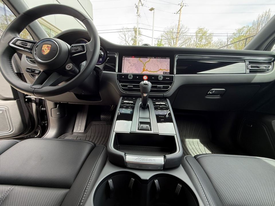 2026 Porsche Macan T - Photo 16