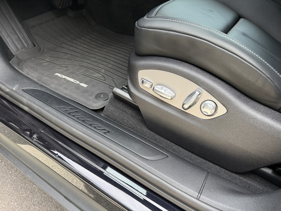 2026 Porsche Macan T - Photo 25