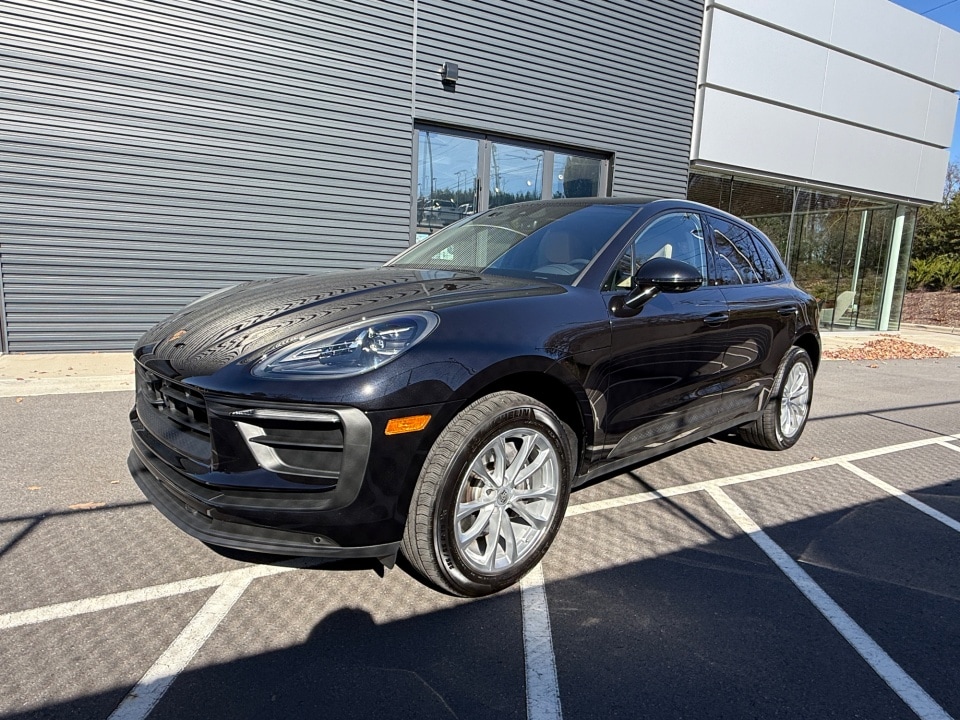 2025 Porsche Macan Base