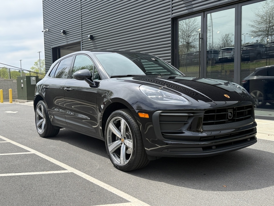 2026 Porsche Macan T - Photo 9