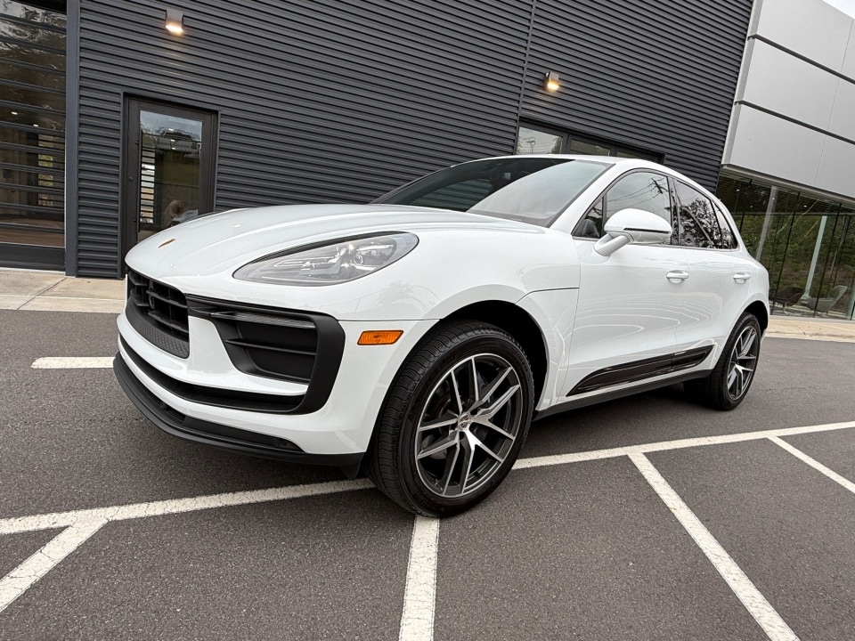 2025 Porsche Macan Base