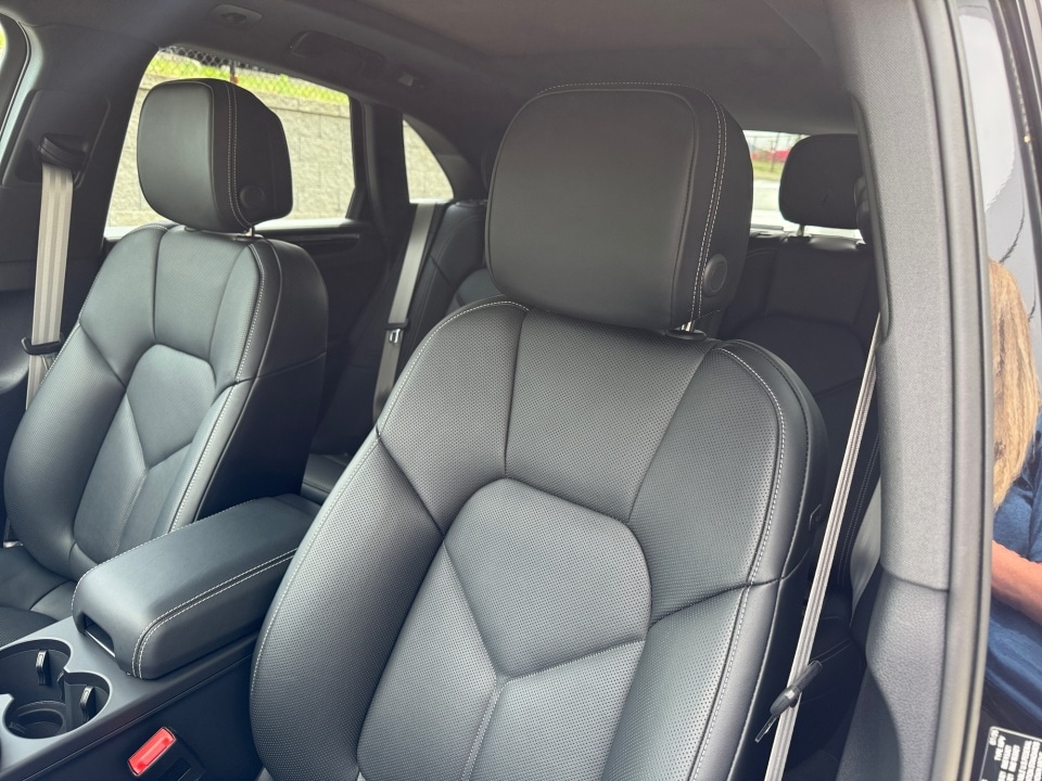 2026 Porsche Macan T - Photo 12