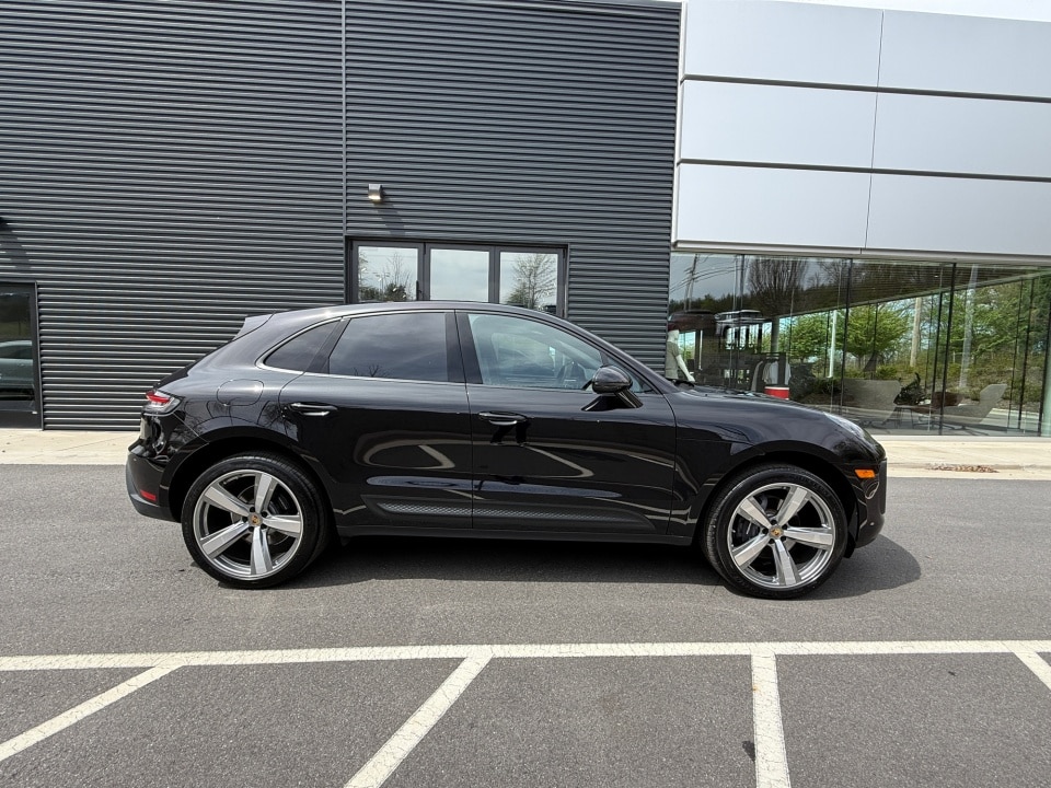 2026 Porsche Macan T - Photo 8