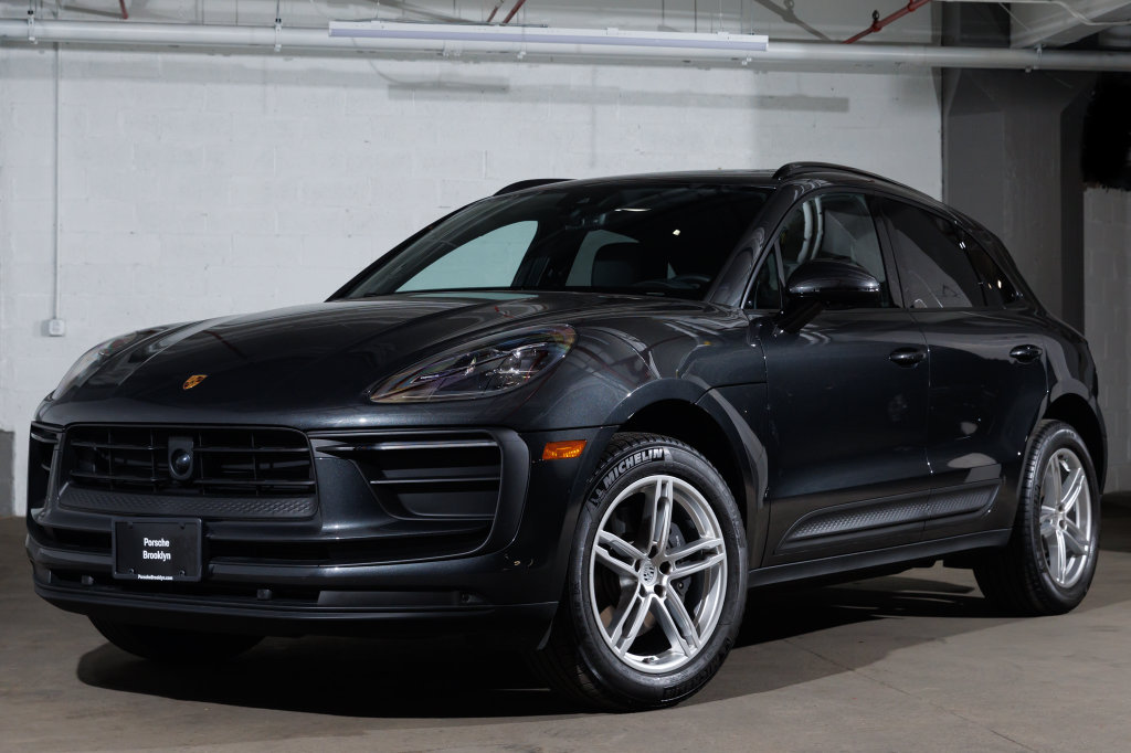 2026 Porsche Macan Base