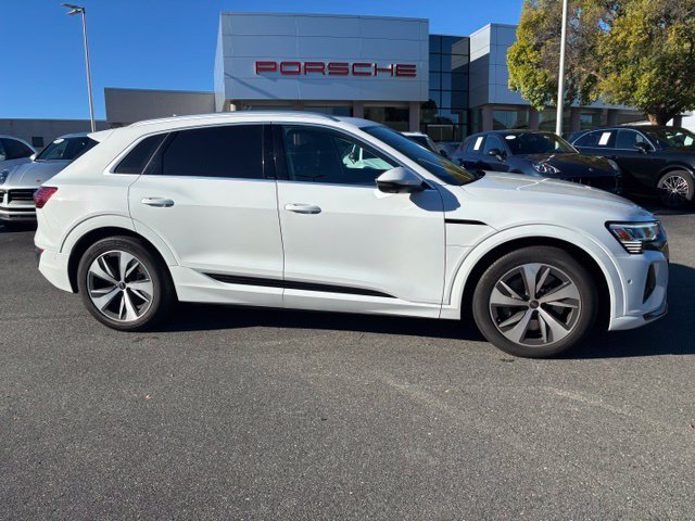  Audi Q8 e-tron
