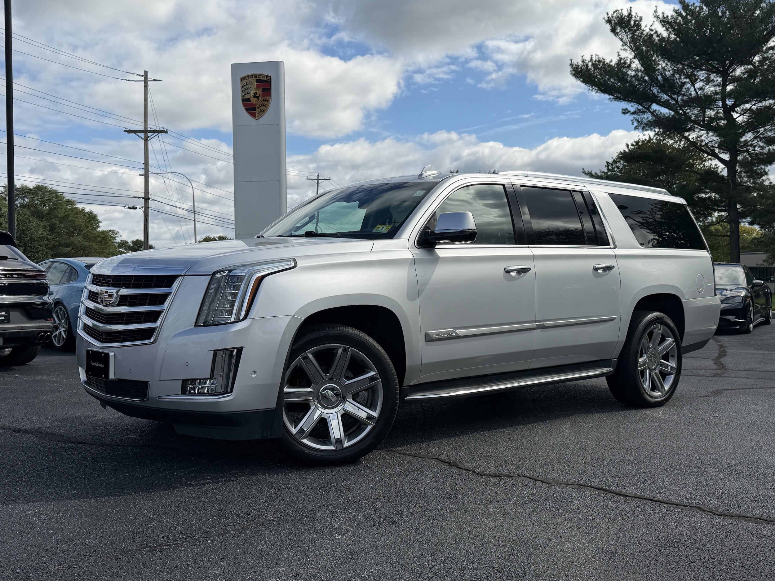 2019 Cadillac Escalade ESV Luxury