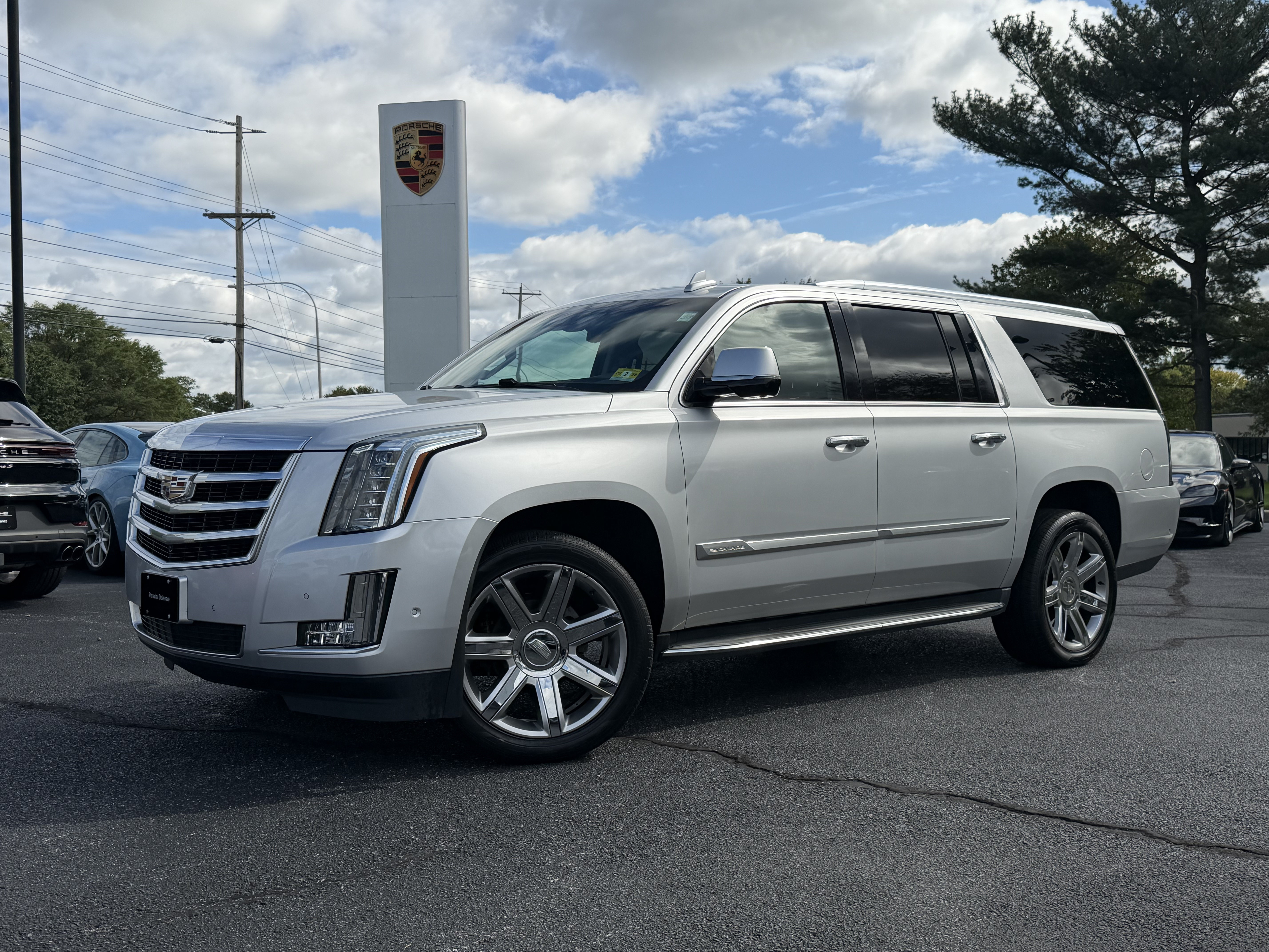Used 2019 Cadillac Escalade ESV Luxury 4WD Luxury