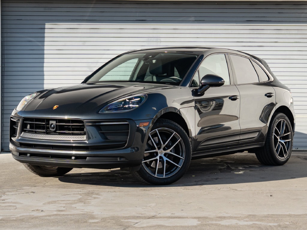 2023 Porsche Macan Base
