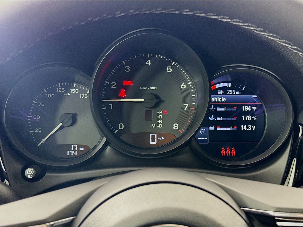 2026 Porsche Macan T - Photo 16