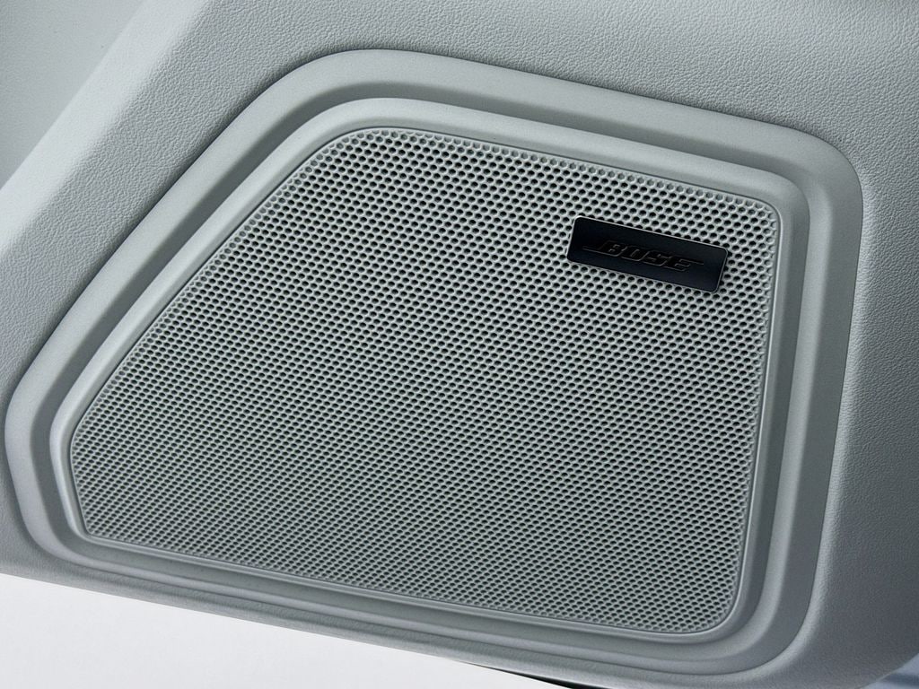 2026 Porsche Macan T - Photo 12