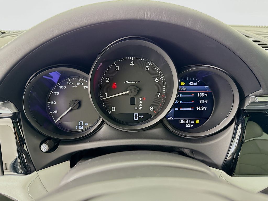 2026 Porsche Macan T - Photo 17