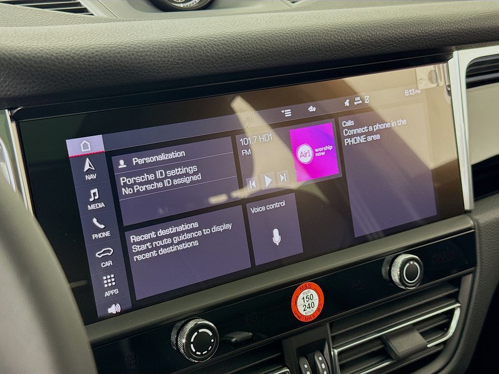 2026 Porsche Macan T - Photo 18