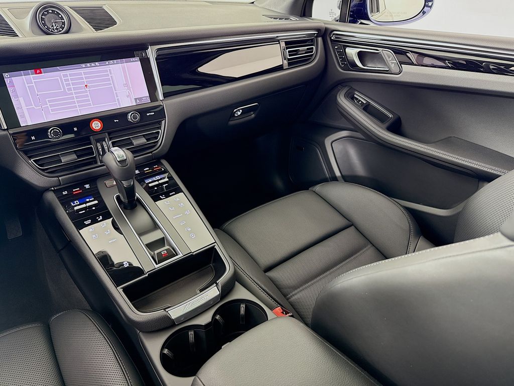 2026 Porsche Macan T - Photo 26