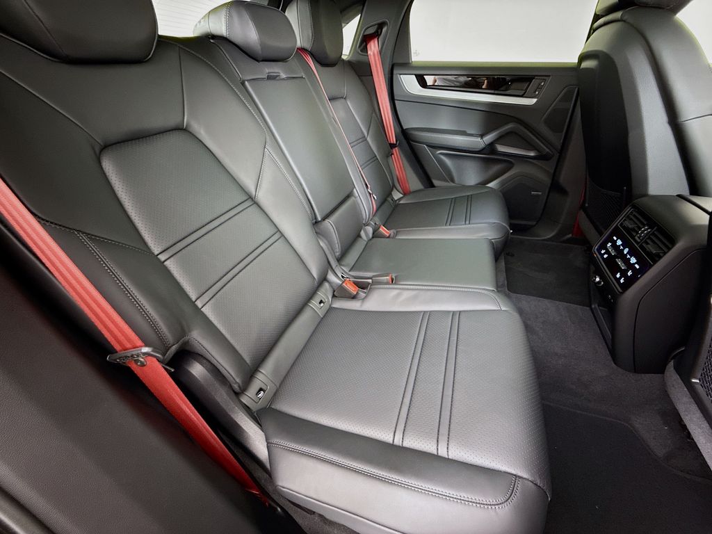 2026 Porsche Cayenne Coupe E-Hybrid - Photo 29