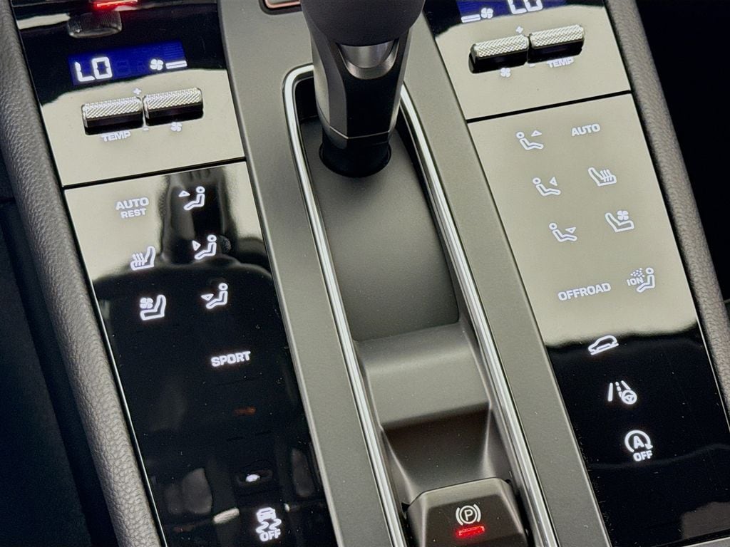2026 Porsche Macan T - Photo 22