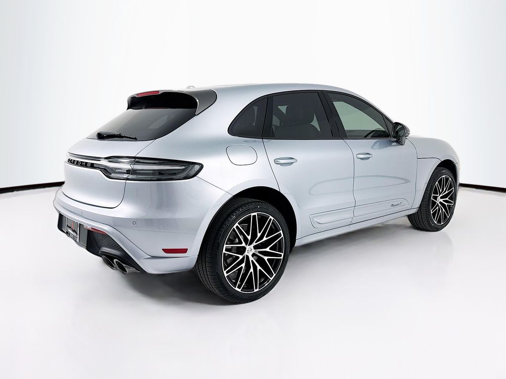 2026 Porsche Macan T - Photo 9