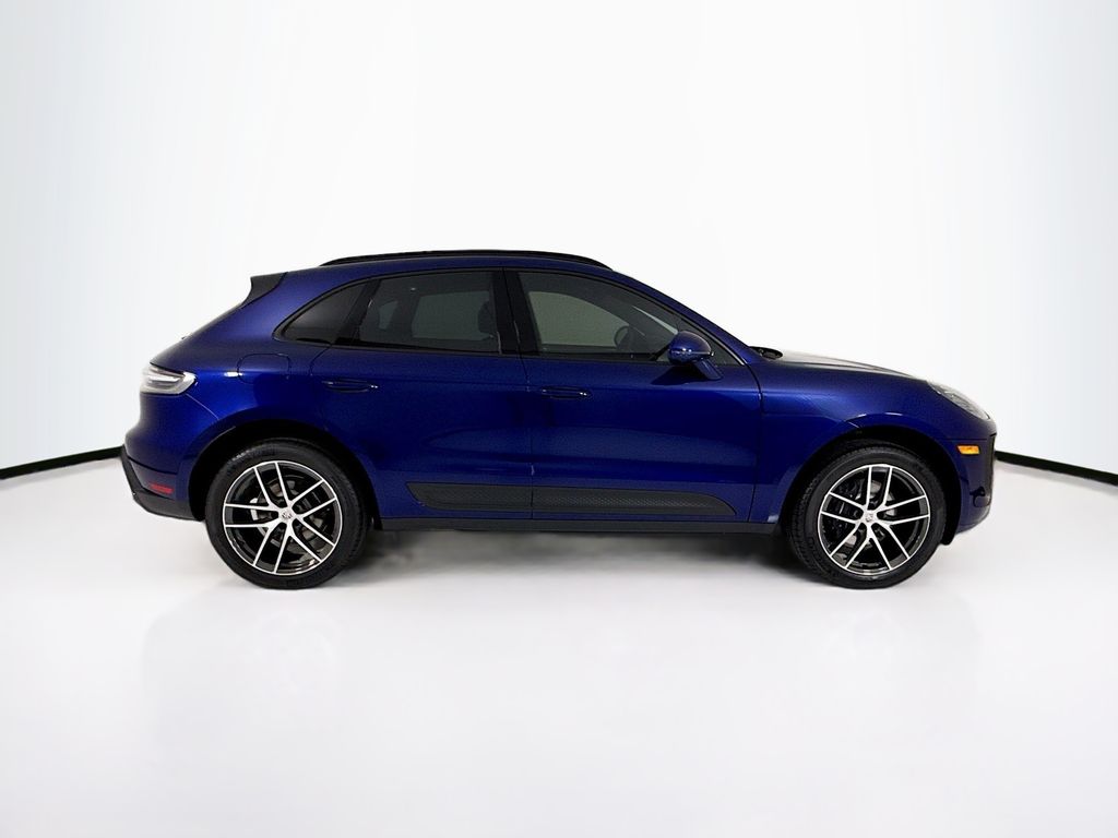 2026 Porsche Macan T - Photo 8