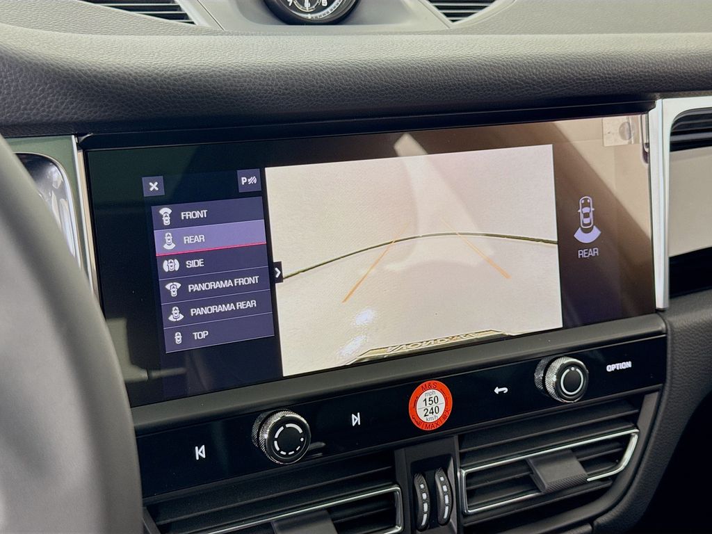 2026 Porsche Macan T - Photo 20